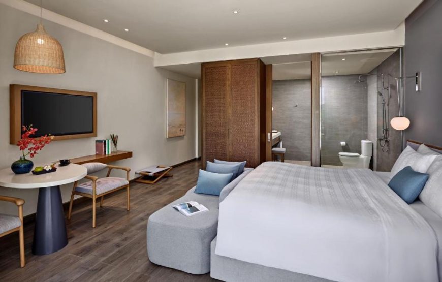 Standard Room, 1 King Bed with Balcony