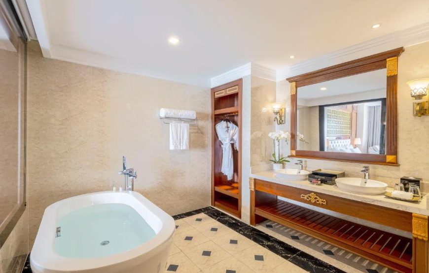 DLG HOTEL: Executive Suite Ocean View