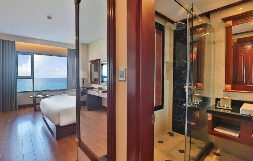 DLG HOTEL: DELUXE DOUBLE OCEAN VIEW
