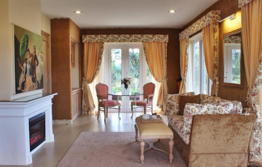 Deluxe Suite Pine Hill View