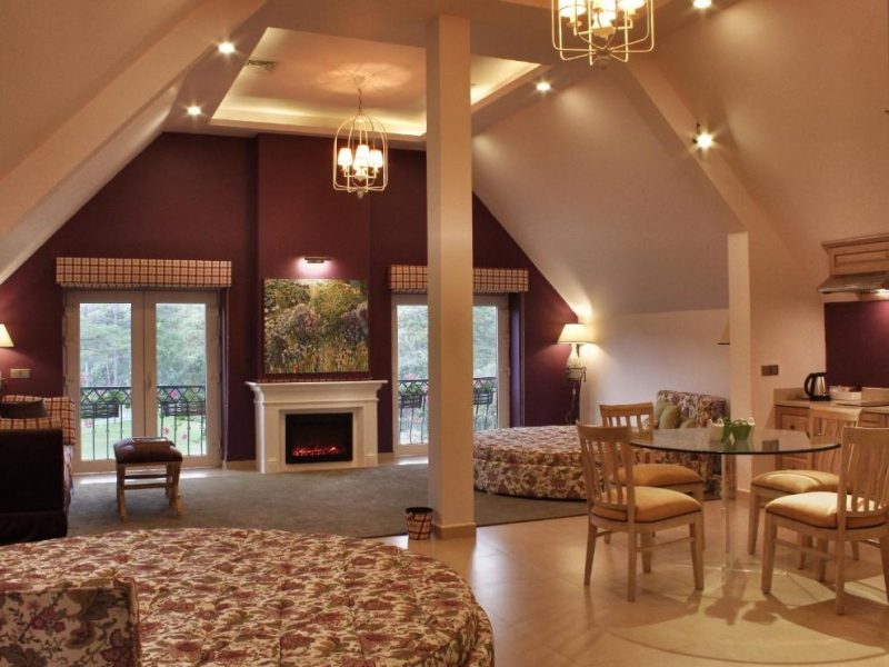 Family Suite Pine Hill View – Partial Lake View