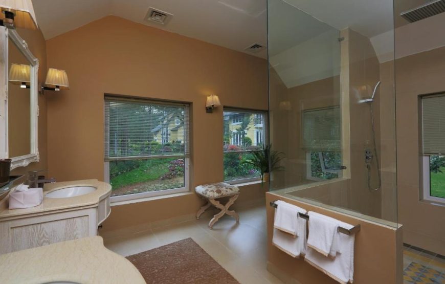 Villa Studio Pine Hill View – Partial Lake View